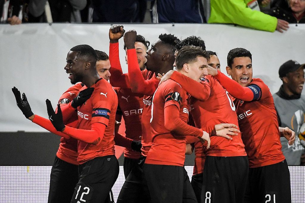 Dua menit jelang waktu normal usai Rennes berhasil memperbesar keunggulan mereka lewat gol  Ismaila Sarr.  Berawal dari sebuah serangan balik, James Lea Siliki berhasil melepaskan umpan silang matang yang berhasil disambut tandukan keras Sarr. 