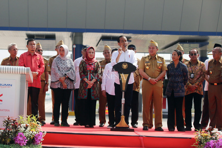 Presiden menjelaskan pembangunan tol itu diharapkan dapat memicu investasi yang berkaitan dengan jalan tol. 
