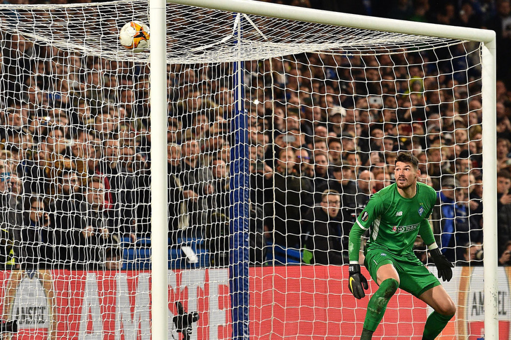 Chelsea baru bisa menggandakan keunggulan saat pertandingan memasuki menit ke-65 lewat tendangan bebas Willian. Kiper Boyko hanya bisa memandang bola yang menjebol gawangnya untuk kedua kalinya.