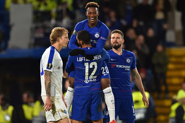 Hudson-Odoi meluapkan kegembiraan bersama rekan-rekan setimnya.