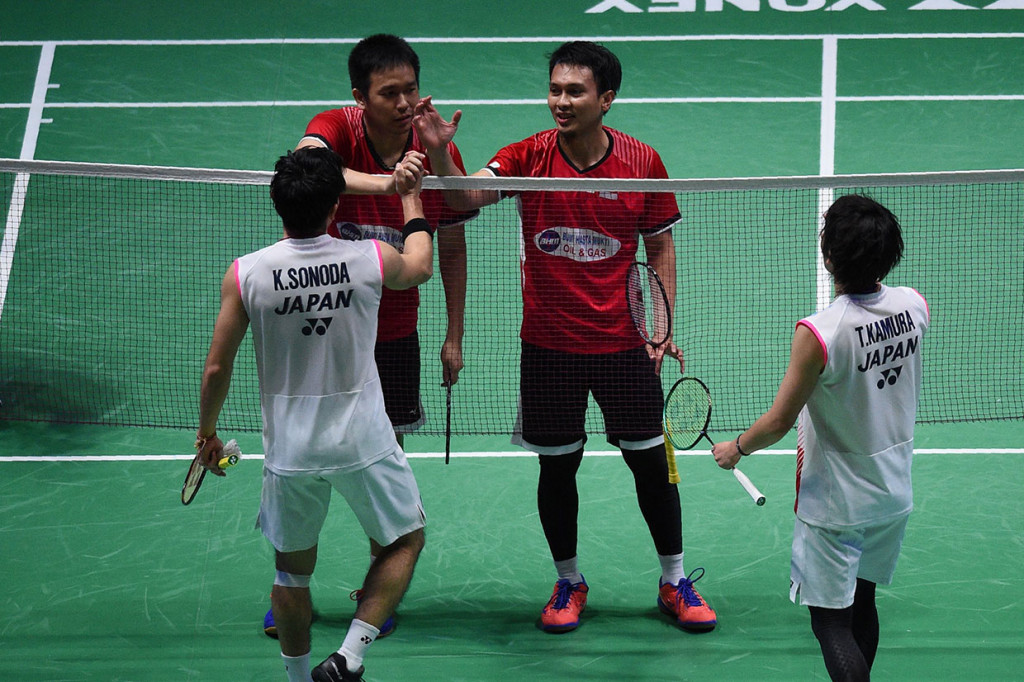 Hendra/Ahsan menang atas ganda Takeshi Kamura/Keigo Sonoda dalam dua gim langsung 21-19, 21-16 selama 44 menit permainan turnamen tingkat Super 1000 itu.   