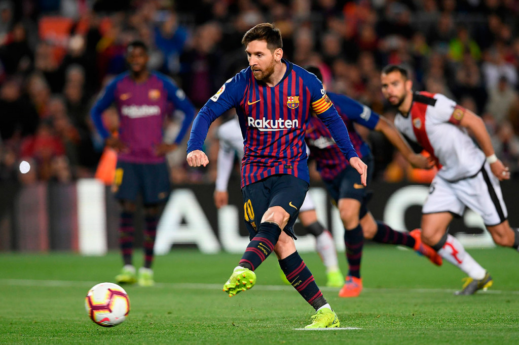 Empat menit memasuki babak kedua Barcelona mendapatkan hadiah penalti dari wasit Mario Lopez setelah Nelson Semedo dijatuhkan Jordi Amat di dalam area terlarang. Messi yang menjadi algojo dengan tenang mengecoh Dimitrievski untuk membawa Barcelona berbalik unggul pada menit ke-51. 