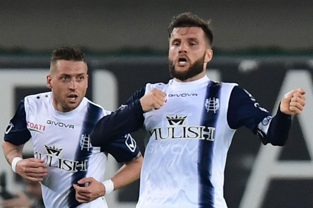 Hetemaj melakukan selebrasi usai mencetak gol penyama kedudukan menjadi 1-1.