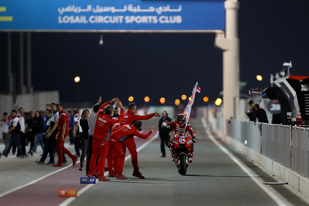Pebalap Ducati, Andrea Dovizioso, sukses menjadi yang tercepat balapan MotoGP Qatar 2019 di Sirkuit Losail.