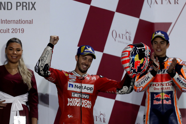 Dovizioso berhak naik podium pertama setelah memenangi duel dengan pebalap Repsol Honda Marc Marquez di lima lap pamungkas.