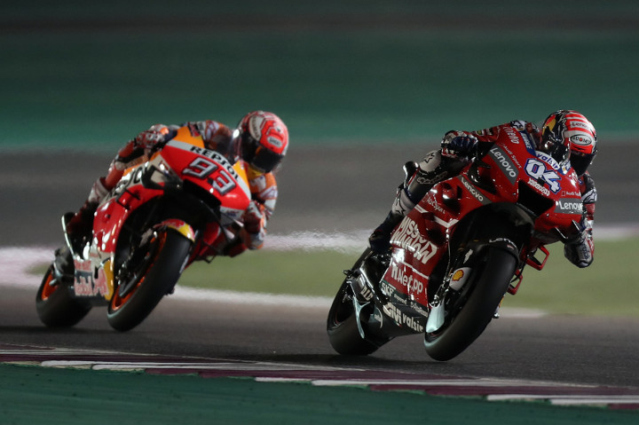 Kedua pebalap ini saling salip bahkan hingga tikungan terakhir. Usaha Marquez pada akhirnya gagal dan harus puas dengan podium kedua setelah Dovizioso melewati garis finis terlebih dahulu.