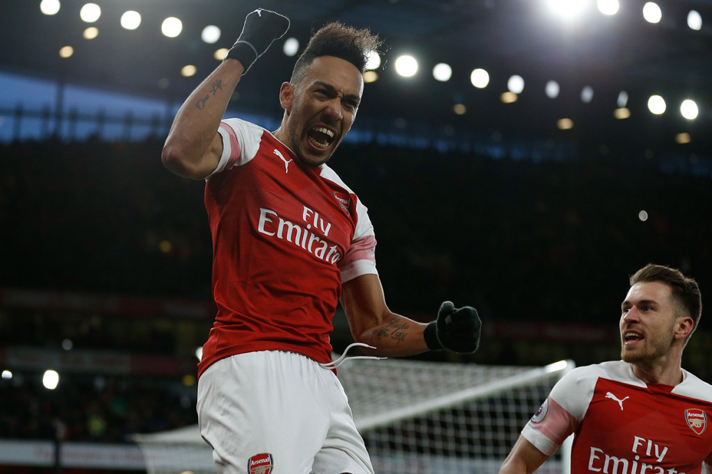 Pemain Arsenal Pierre-Emerick Aubameyang melakukan selebrasi usai mencetak gol di gawang MU dalam laga Liga Inggris di Stadion Emirates, London. Afp Photo/Ian Kington