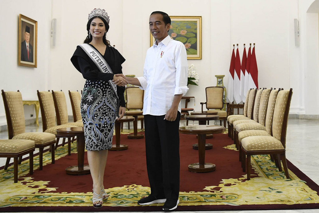 Selanjutnya, Jokowi dan para finalis putri Indonesia mengadakan pertemuan tertutup di Ruang Garuda Istana Bogor. Turut hadir mendampingi Jokowi, yakni Menteri Sekretaris Negara Pratikno.