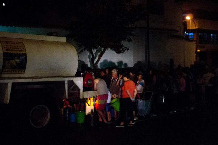 Kelompok oposisi mengatakan sedikitnya 17 orang telah dilaporkan meninggal dunia akibat pemadaman tersebut. Afp Photo/Crstian Hernandez