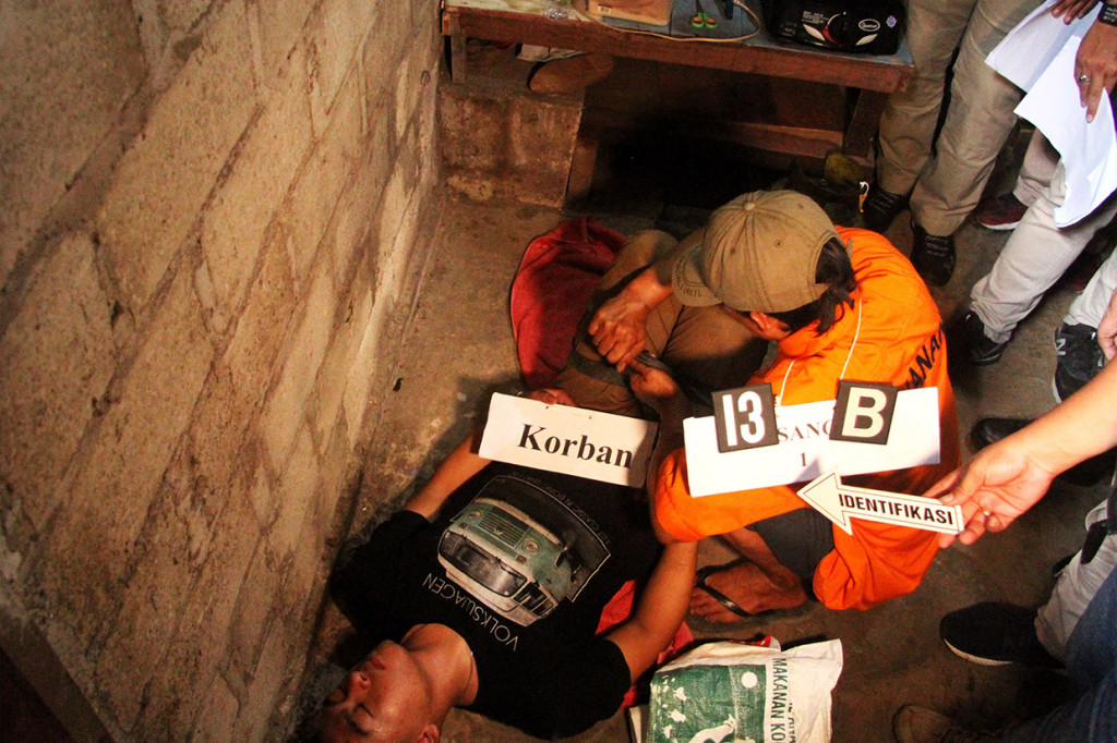 Sebanyak 23 adegan diperagakan oleh tersangka berinisial YJK dan WT dalam rekonstruksi kasus tersebut.