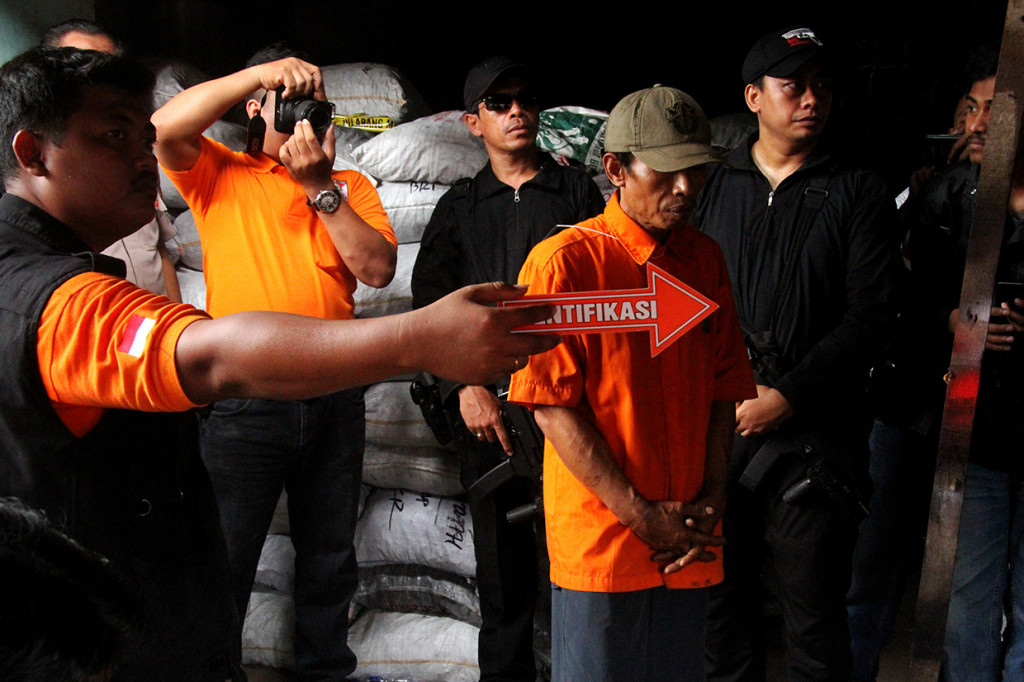 Rekonstruksi dilakukan di dua Tempat Kejadian Perkara (TKP) yakni, di Gudang Arang, Jalan Caman Utara, dan tempat pembuangan mayat.