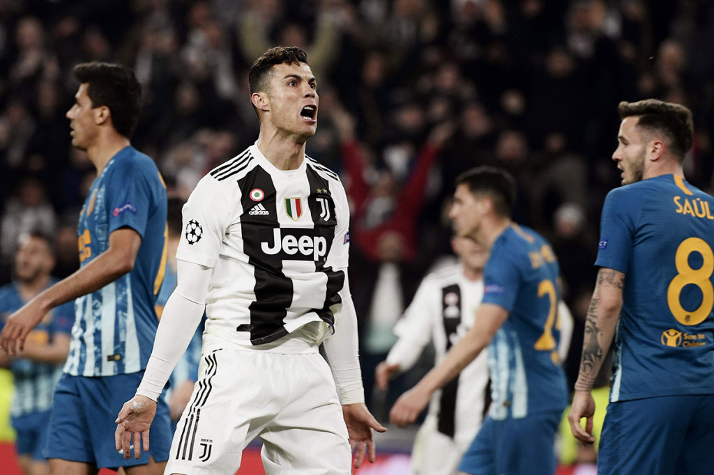 Juventus akhirnya membuka keunggulan pada menit ke-27. Bola lambung kiriman Bernardeschi ke area tiang jauh berhasil disambut oleh Ronaldo dengan tandukan yang sukses menaklukkan Oblak.