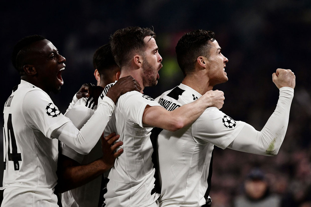 Ronaldo membawa tuan rumah menggandakan keunggulan empat menit memasuki babak kedua yang juga dicetak lewat sundulan.  Bola sebetulnya berhasil ditepis Oblak, namun VAR menyatakan bola telah melewati garis gawang. Skor agregat menjadi imbang 2-2.    