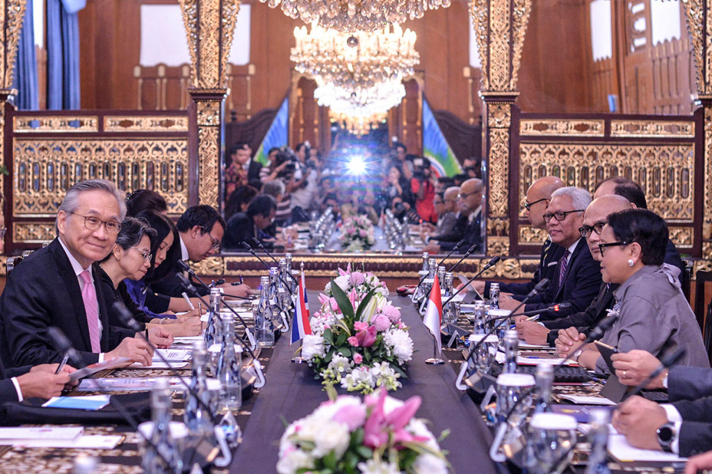 Pertemuan kedua menteri tersebut membahas beberapa isu terkait perhimpunan negara-negara Asia Tenggara (ASEAN), seperti perkembangan Rakhine State dan upaya penguatan kerja sama di bidang ekonomi antara Indonesia dengan Thailand.