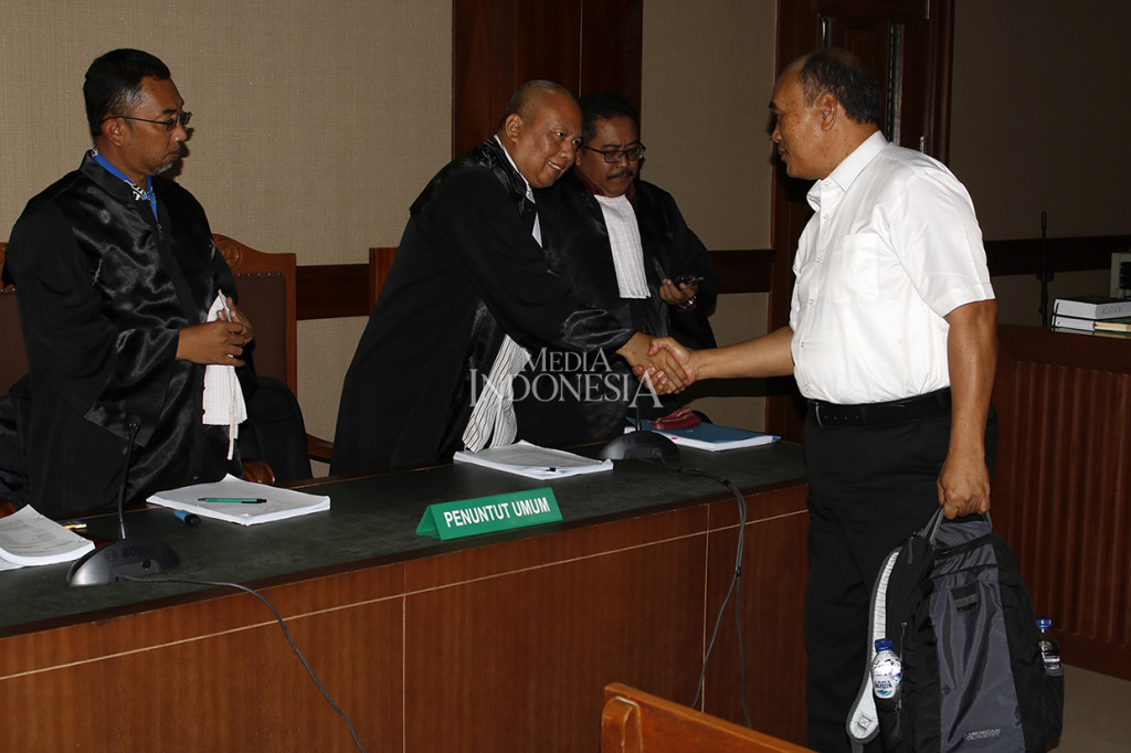Jaksa penuntut umum KPK menuntut Budi Tjahyono dengan hukuman 9 tahun penjara denda Rp 600 juta dan subsider 6 bulan.