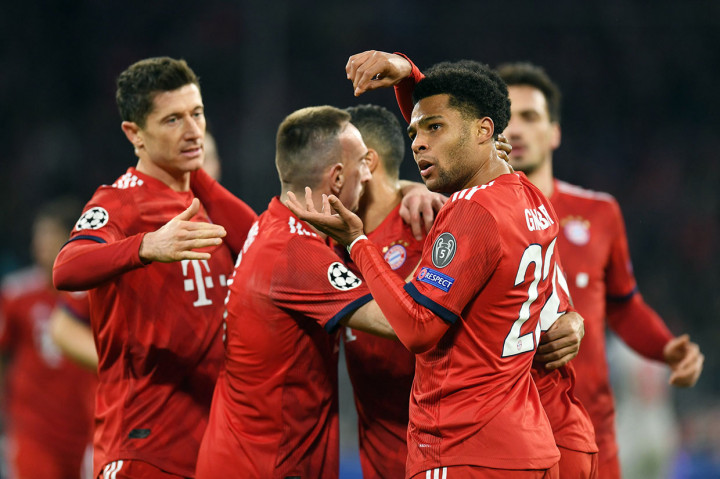 Tuan rumah akhirnya berhasil menyamakan kedudukan pada menit ke-39 lewat gol bunuh diri Joel Matip yang berusaha menyapu bola umpan tarik Serge Gnabry namun malah masuk ke gawang sendiri. Skor 1-1 bertahan hingga jeda.