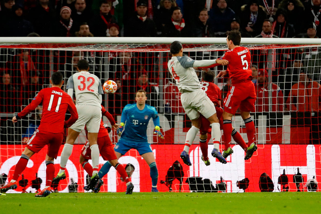 Liverpool sukses merestorasi keunggulan pada menit ke-69 lewat tandukan van Dijk menyambut sepak pojok James Milner untuk mengubah skor menjadi 2-1.   