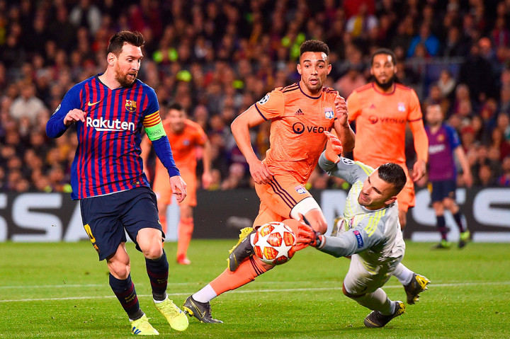 Bermain di hadapan pendukungnya sendiri, Barcelona seperti biasa langsung menguasai jalannya pertandingan sejak peluit pertama dibunyikan. Beberapa peluang berhasil diciptakan Lionel Messi dkk, tetapi masih gagal membuahkan hasil. 