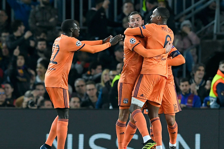 Lyon berhasil memperkecil ketertinggalan menjadi 1-2 pada menit ke-58 lewat gol Lucas Tousart memanfaatkan kemelut di depan gawang Barca yang dikawal Marc-Andre Ter Stegen.