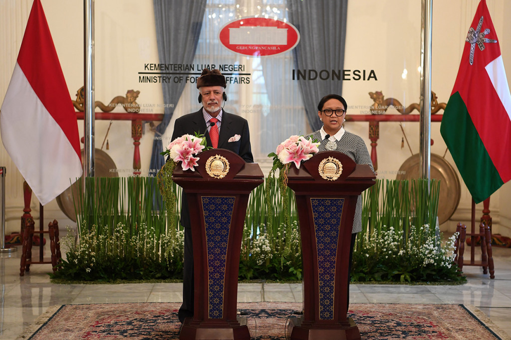 Kunjungan Menlu Oman tersebut untuk meningkatkan hubungan bilateral antara Indonesia dan Oman, diantaranya peningkatan kerja sama ekonomi, bebas visa intuk diplomatik, dinas dan khusus serta membahas isu terkait Palestina.