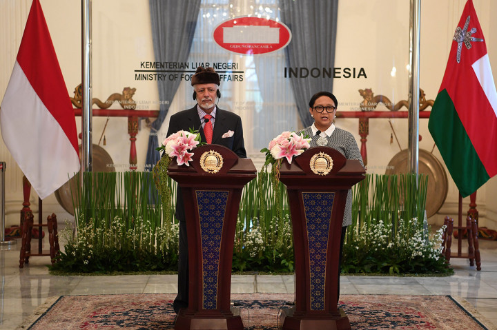Kunjungan Menlu Oman tersebut untuk meningkatkan hubungan bilateral antara Indonesia dan Oman, diantaranya peningkatan kerja sama ekonomi, bebas visa intuk diplomatik, dinas dan khusus serta membahas isu terkait Palestina.
