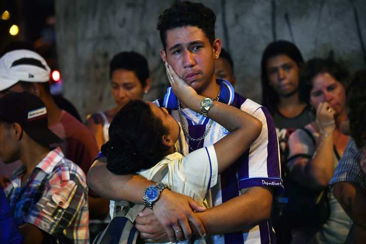 Lebih dari 1.000 anak berusia antara 11 dan 15 tengah berada di sekolah saat aksi penembakan itu terjadi. 17 orang lainnya, kebanyakan anak-anak, juga ditembak dan terluka. Beberapa dari mereka dalam kondisi serius. Belum diketahui motif penembakan ini. Afp Photo/Nelson Almedia