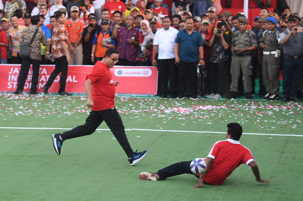Stadion berstandar internasional itu akan berdiri di atas lahan seluas 221.000 m2 dan dapat menampung 82.000 penonton serta dekat dengan beragam moda transportasi umum berbasis rel yakni MRT, KRL maupun LRT. 