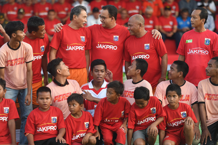 Anies berharap stadion ini menjadi stadion kelas internasional dan bisa setara dengan stadion kandang klub top di Eropa. Dia menargetkan pembangunan stadion tersebut selesai selama 2,5 tahun.