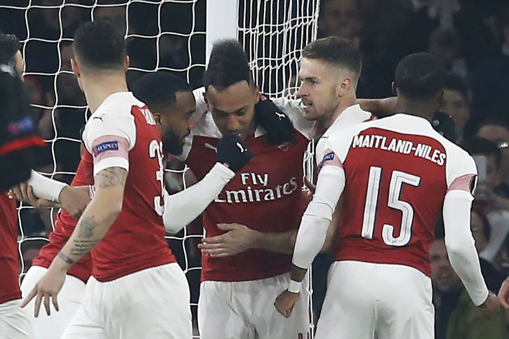 Memasuki pertandingan dengan beban kekalahan 1-3 di leg pertama, Arsenal segera menekan tamunya sejak awal laga dan hanya membutuhkan waktu lima menit untuk membuka keunggulan lewat Pierre-Emerick Aubameyang.