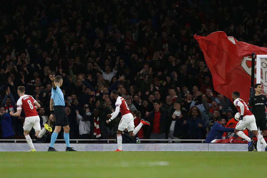 Gol itu melecut Arsenal untuk terus melancarkan serangan dan pada menit ke-15 Ainsley Maitland-Niles berhasil mencetak gol kedua tuan rumah lewat tandukan, menyambut umpan lambung Aubameyang. 