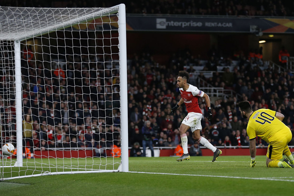 Di tengah gempuran Rennes untuk mencuri gol, Arsenal justru kembali memperbesar keunggulan lewat gol kedua Aubameyang pada menit ke-72 meneruskan umpan silang terukur dari Sead Kolasinac.    