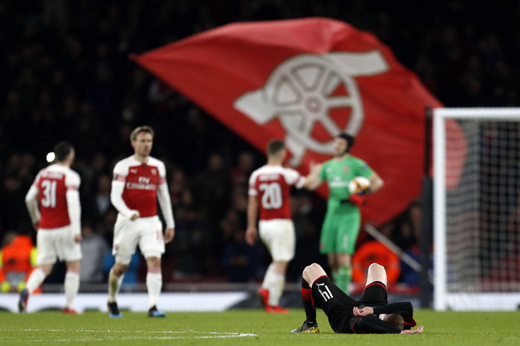 Kemenangan 3-0 cukup mengantarkan Arsenal melunasi defisit kekalahan 1-3 di laga pertama dan melangkah ke perempat final.