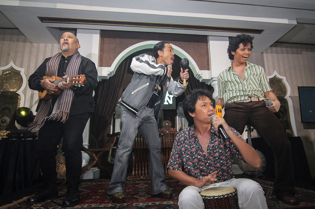 Rumah produksi Falcon Pictures menyatakan bahwa alasan penggantian karakter yang sebelumnya diperankan oleh Abimana Aryasatya, Vino G Bastian, dan Tora Sudiro tersebut adalah untuk regenerasi.