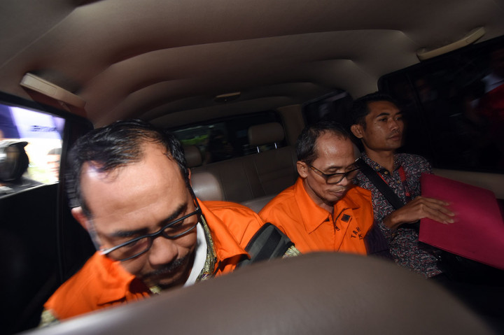 Muhammad Muafaq Wirahadi ditahan di Rutan Cabang KPK di Pomdam Jaya Guntur, Jakarta dan Haris Hasanuddin ditahan di Rutan Cabang KPK yang berlokasi di kantor KPK C-1 Jakarta untuk 20 hari pertama.