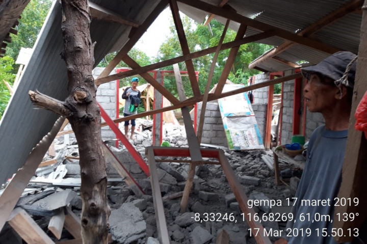 Pusat gempa dengan kedalaman 10 kilometer itu berada pada 8,30 Lintang Selatan, 116,60 Bujur Timur. Tepatnya di 24 kilometer Timur Laut Lombok Timur, NTB.