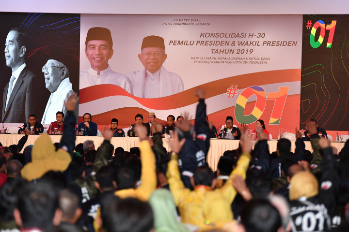 Kegiatan yang diikuti 986 kepala daerah dan pimpinan DPRD tingkat provinsi dari seluruh partai pendukung tersebut untuk membahas strategi pemenangan pasangan Capres-Cawapres nomor urut 01 Joko Widodo dan K.H. Ma'ruf Amin. Antara Foto/Sigid Kurniawan