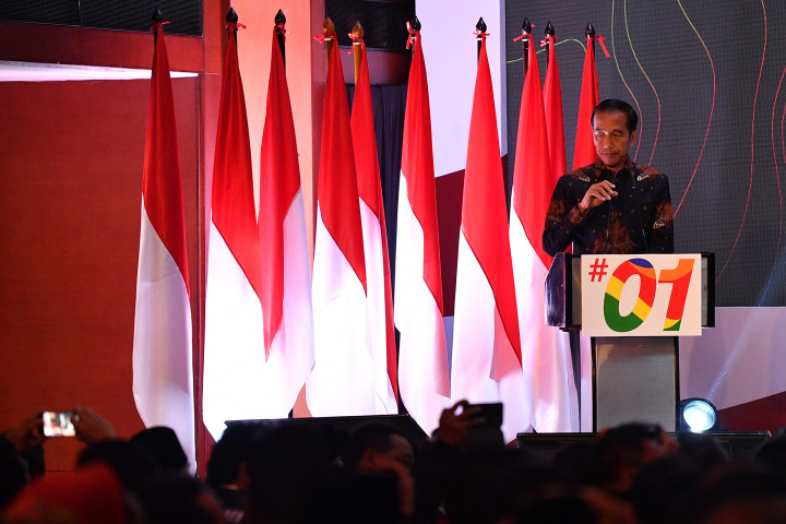 Jokowi menyampaikan, arahan yang pertama adalah mengenai angka survei. Ia meminta tim kampanye tidak lengah dengan hasil survei. Arahan kedua ialah mengenai fitnah dan kabar bohong yang harus direspons dengan cepat. Terakhir, Jokowi menyampaikan kepada tim kampanye untuk mendorong partisipasi para pemilih untuk datang ke tempat pemungutan suara. Antara Foto/Sigid Kurniawan