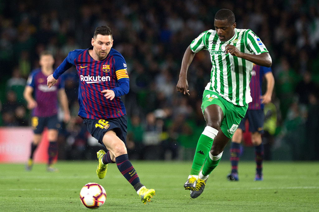Sepasang gol Messi membawa Barca mengungguli Betis 2-0 di babak pertama. 