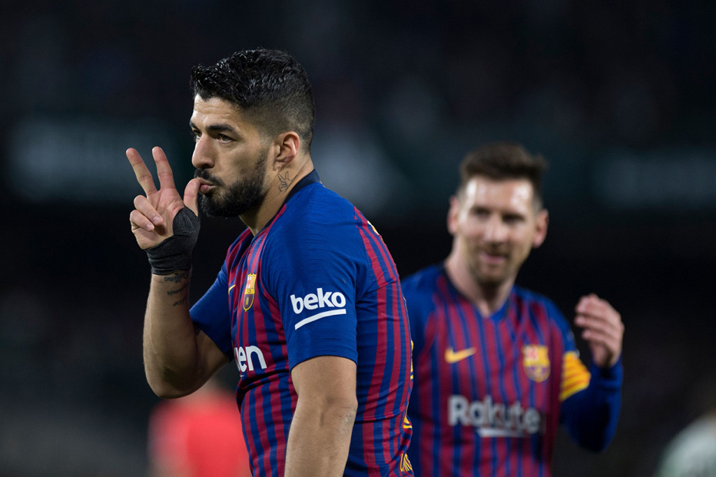 Selepas turun minum, Luis Suarez menambahkan satu gol untuk Barca di menit ke-63.
