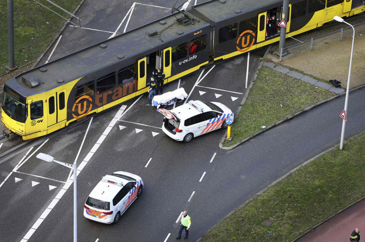 Seorang pria menembaki sebuah trem di Kota Utrecht,  pada Selasa, 18 Maret 2019, menewaskan sedikitnya tiga orang dan melukai beberapa lainnya. Menurut para pejabat insiden tersebut kemungkinan terkait terorisme.