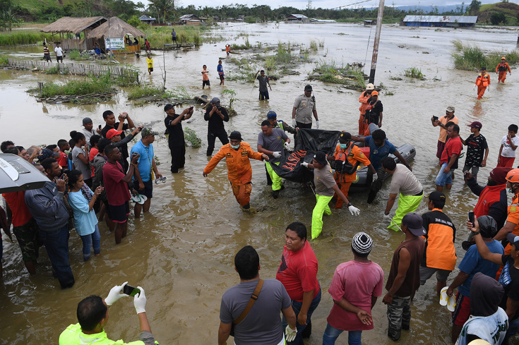 Berdasarkan data BNPB tercatat sedikitnya 89 orang meninggal dunia akibat banjir bandang Sentani dan diperkirakan masih ada korban yang belum ditemukan. 