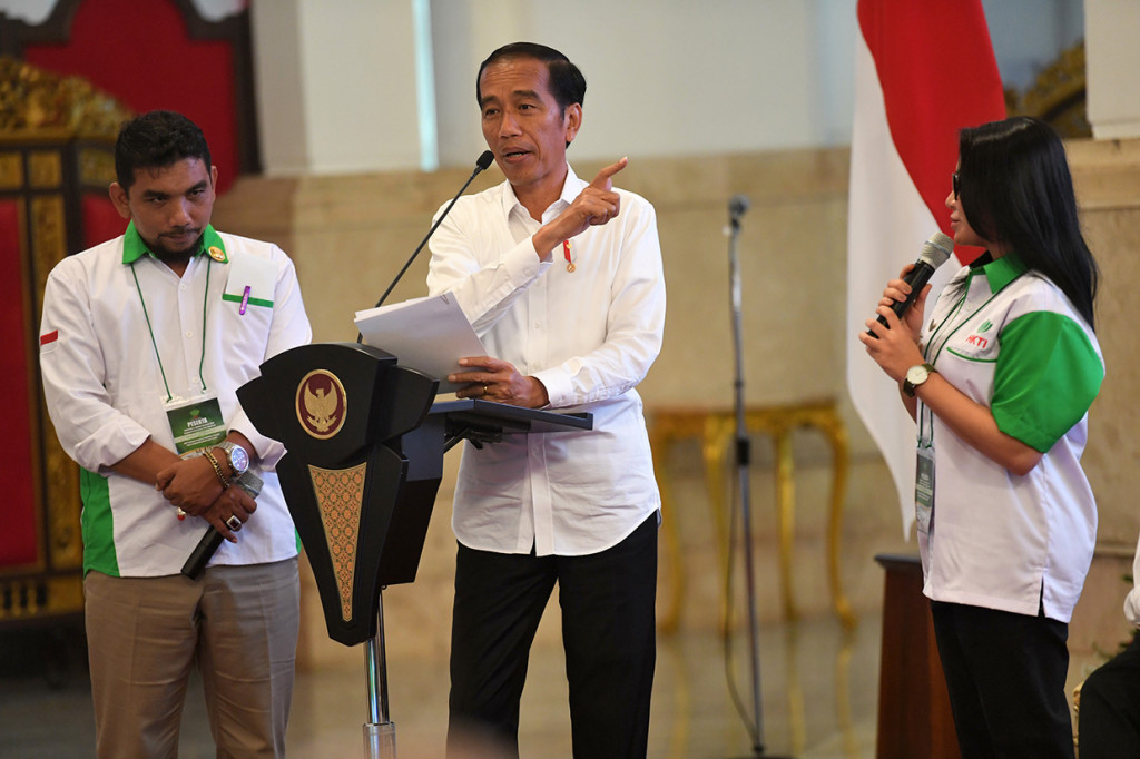 Dalam kesempatan itu, Kepala Negara memaparkan bagaimana pencapaian program reforma agraria dan dana desa. Menurut Jokowi, jalur-jalur logistik yang dibangun meliputi tol, pelabuhan, bandara guna mendekatkan produsen ke konsumen, dan dari produsen ke pasar. 
