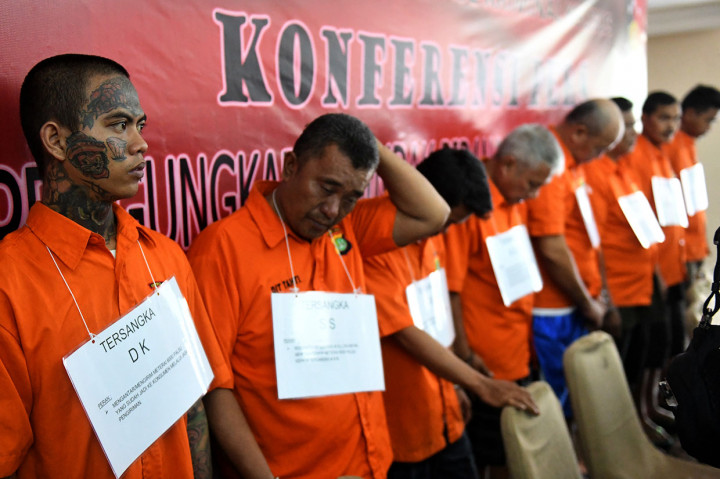 Wakil Kapolda Metro Jaya Brigjen Wahyu Hadiningrat menyatakan bahwa dari hasil pengungkapan kasus tersebut potensi kerugian negara ditaksir mencapai sekitar Rp 30 miliar. Atas perbuatanya, para tersangka dikenakan Pasal 257 UU Nomor 13/1985 tentang bea materai dengan ancaman hukuman tujuh tahun penjara.