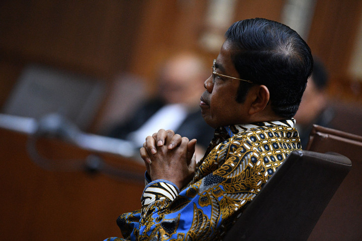 Menurut jaksa, pemberian uang tersebut diduga agar Eni membantu Kotjo mendapatkan proyek Independent Power Producer (IPP) Pembangkit Listrik Tenaga Uap Mulut Tambang (PLTU) Riau 1.
