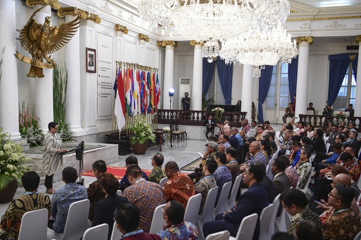 Menteri Luar Negeri Retno LP Marsudi memberikan sambutaan pada pembukaan Forum Indonesia-Pasifik Selatan di Gedung Pancasila, Kemenlu, Jakarta.