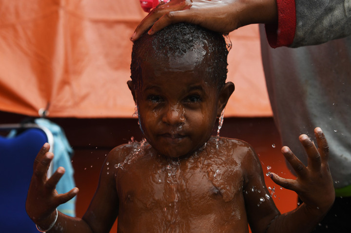 Hingga hari kelima pasca terjadinya banjir bandang, jumlah pengungsi bertambah hingga mencapai 10 ribu orang yang tersebar di sejumlah posko pengungsian.