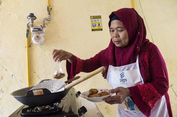 PGN meresmikan jaringan gas untuk rumah tangga sebanyak 7.503 sambungan rumah (SR) di tiga kelurahan yaitu Argasunya, Kalijaga dan Harjamukti.