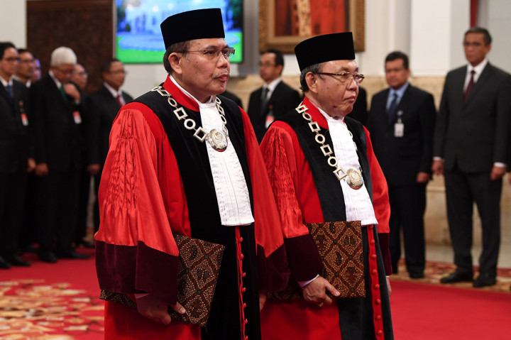 Hakim Konstitusi Aswanto dan Wahiduddin Adams kembali menjabat sebagai hakim konstitusi periode 2019-2024.
