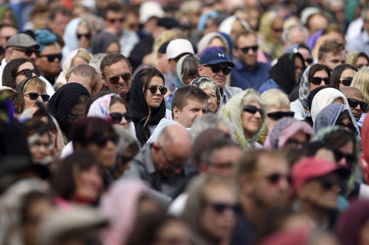 Ribuan wanita New Zealand ramai-ramai mengenakan jilbab sebagai aksi solidaritas dan pernyataan sikap damai untuk umat muslim menyusul teror dua masjid di Christchurch. Afp Photo/William West 