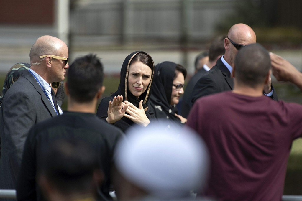 Refleksi nasional yang dihadiri oleh PM Jacinda Ardern diawali dengan panggilan azan yang menggema di seluruh wilayah New Zealand. Panggilan azan itu disiarkan secara langsung oleh televisi dan radio setempat. Afp Photo/Marty Melville